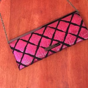 🎉HP🎉 New BCBG Shiny Pink Clutch Foiled Metallic Chainlink